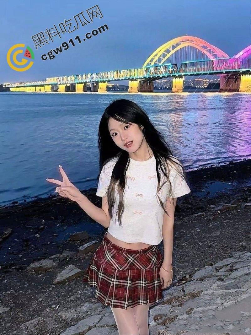 甘肃纯美校花陈美娇沦为金主玩物：3P调教、群交性虐，金钱能扭曲人生，蜕变为性感肉便器-1