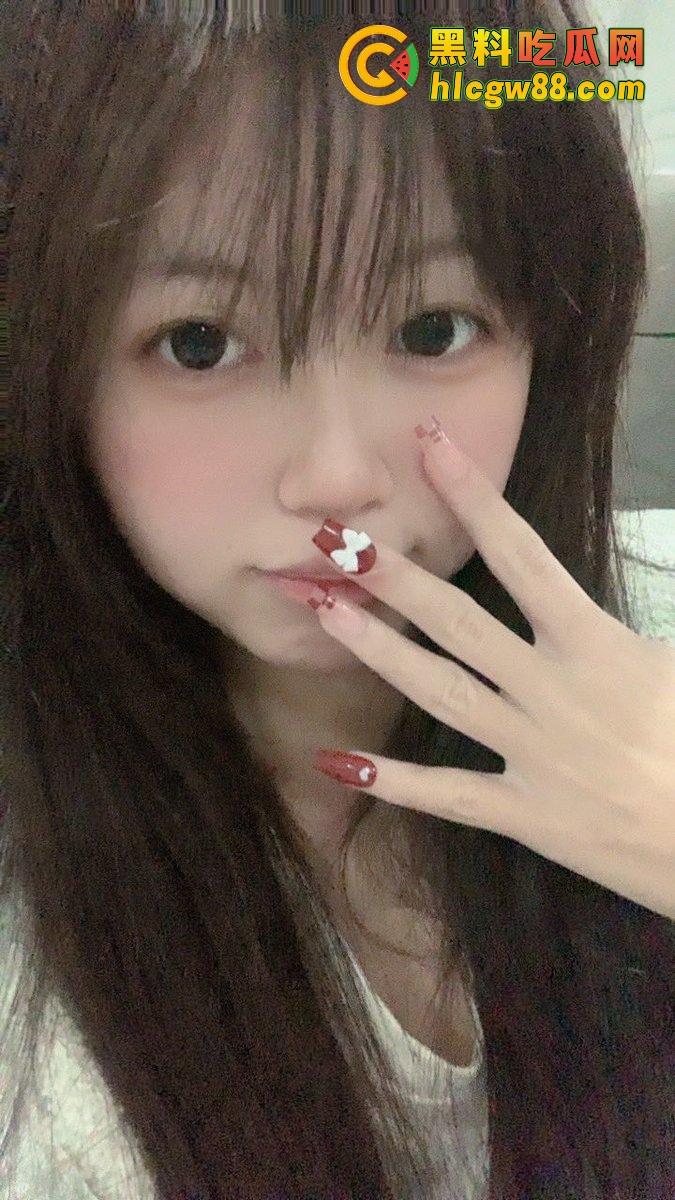 长沙06女高反差天赋异禀得母狗『蓝婷婷』学业不行活儿却全通，金主的爱宠，眼里只有主人！-1