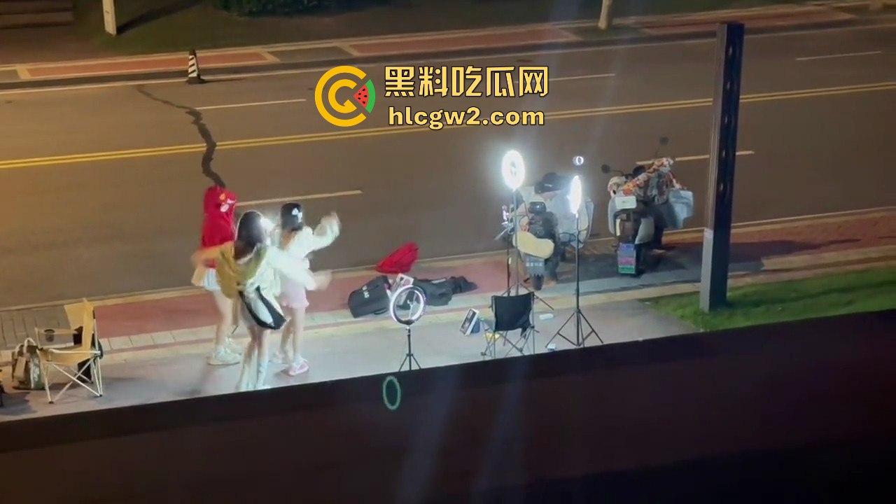 中国独特经济模式！女做直播男送外卖，直播累了外卖送，外卖累了直播看！完美循环，教育闭环成型！-9