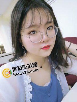 武汉眼镜反差妹床照流出!骚得彻底,但素颜照真实到吓人!-8