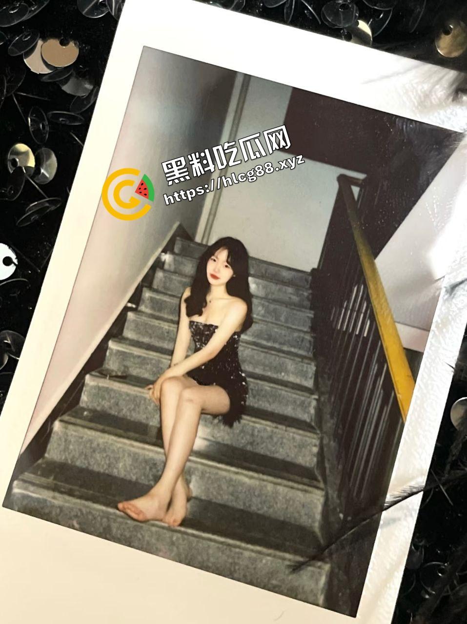 湖南艺术职业反差舞蹈生【胡可】网聊卖视频线下约炮，188元过门槛观赏极品美乳粉逼酮体！-7