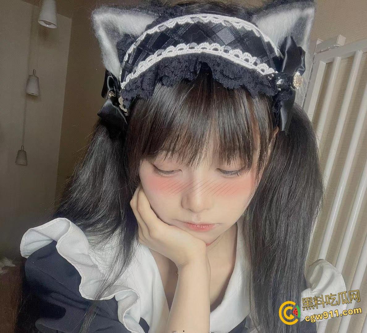 推特反差嫩妹【wink是可爱的wink】，清纯可爱英伦JK校服，小裙一掀白虎肛塞自慰，真是个迷人的小狐狸 ！-2