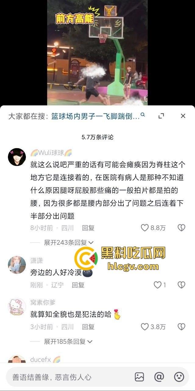 广东揭阳男孩篮球场飞踢女孩引发争议！电动车钥匙被丢失，赔偿不成暴力相向，网友分成两派！-3