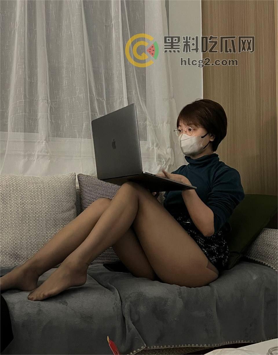 上海短发气质美女“百合”露出引爆热议，各种场合放骚道具喷水！-6