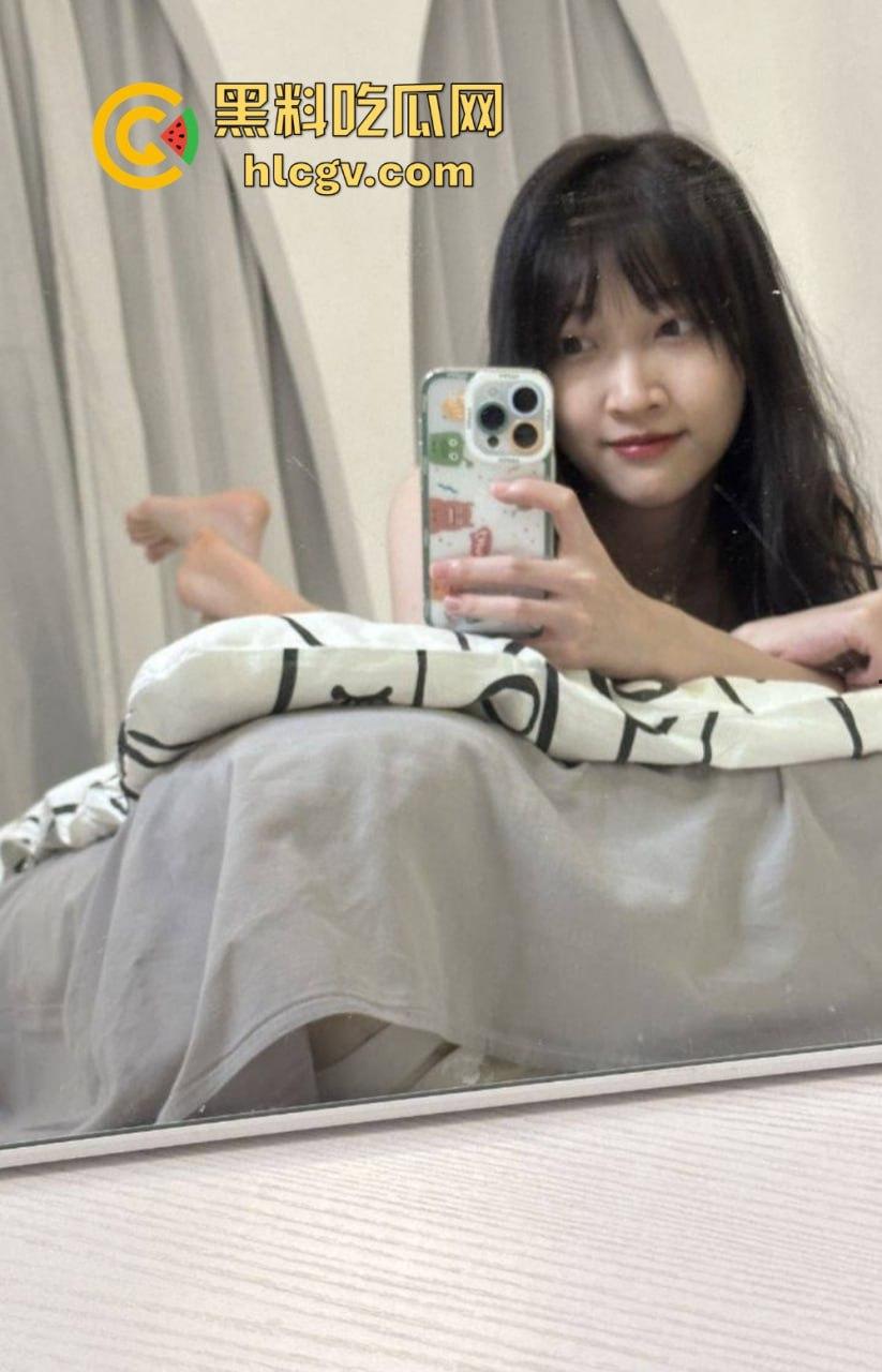 海归杭州情侣全套流出！【宋如依】表面清纯实则骚，连拍照都少不了被爆插的肥臀！-8