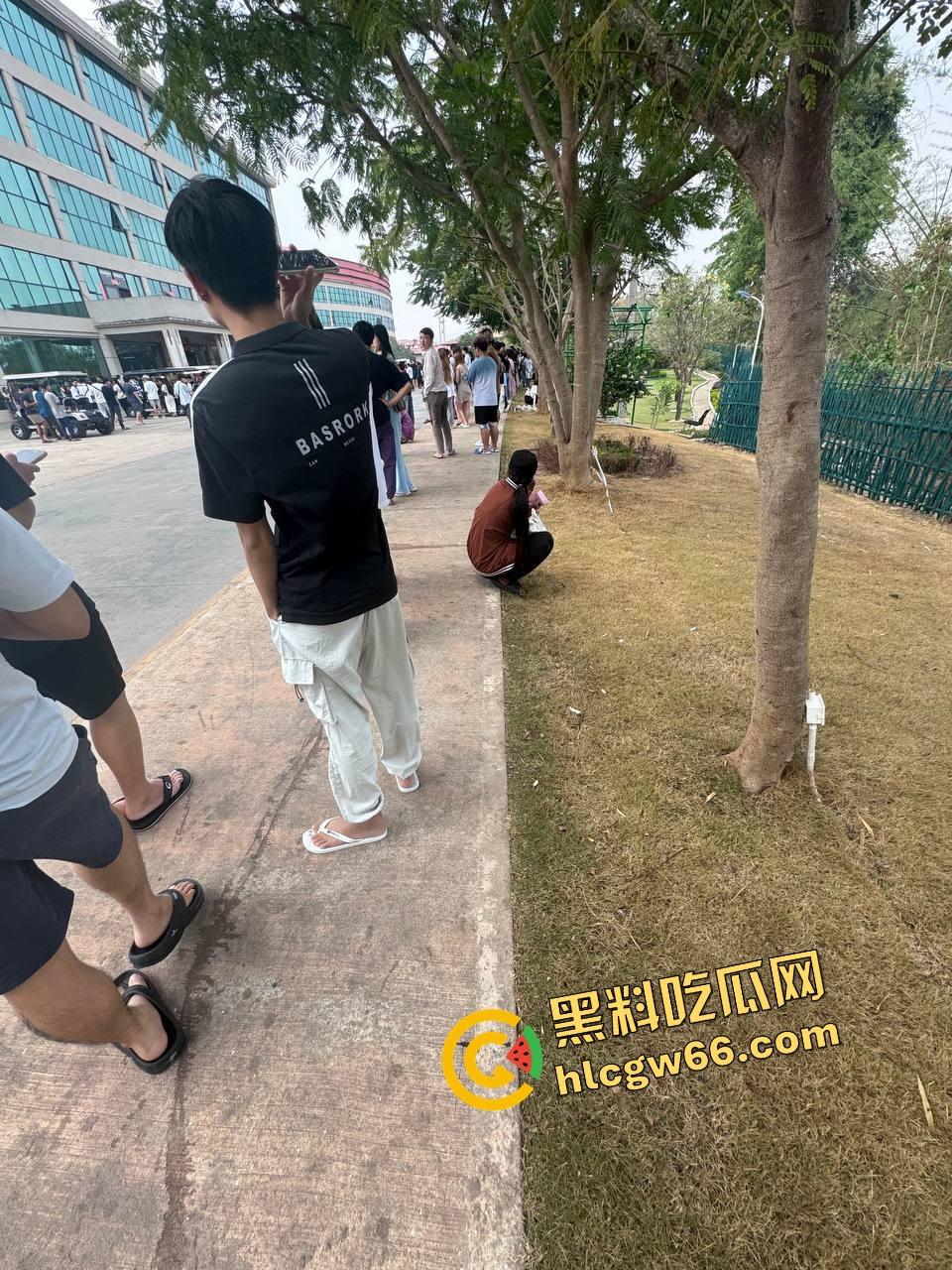 缅甸瓦城突发7.9级强震，中印孟老缅泰全体摇烂，泰国人民逃命式冲出大厦，猪仔们你们还好吗？-3