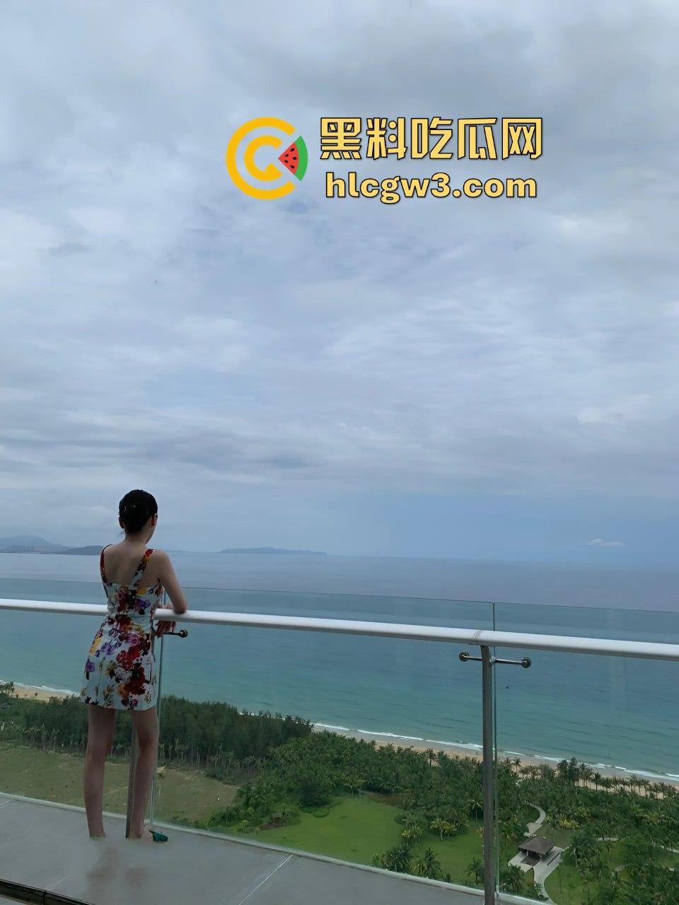 青岛极品人妻【冯思雅】被老公拉头发猛操，窗前啪啪疯狂，视频外泄引爆全网不敢直视！-1