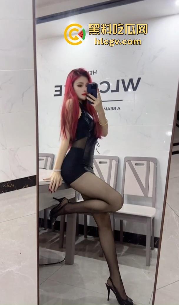 快手凌晨黄播女王『 郝乖乖』，刷跑车直通会议室，全程骚逼潮吹，瓜友们还不赶紧去瞅瞅？-10