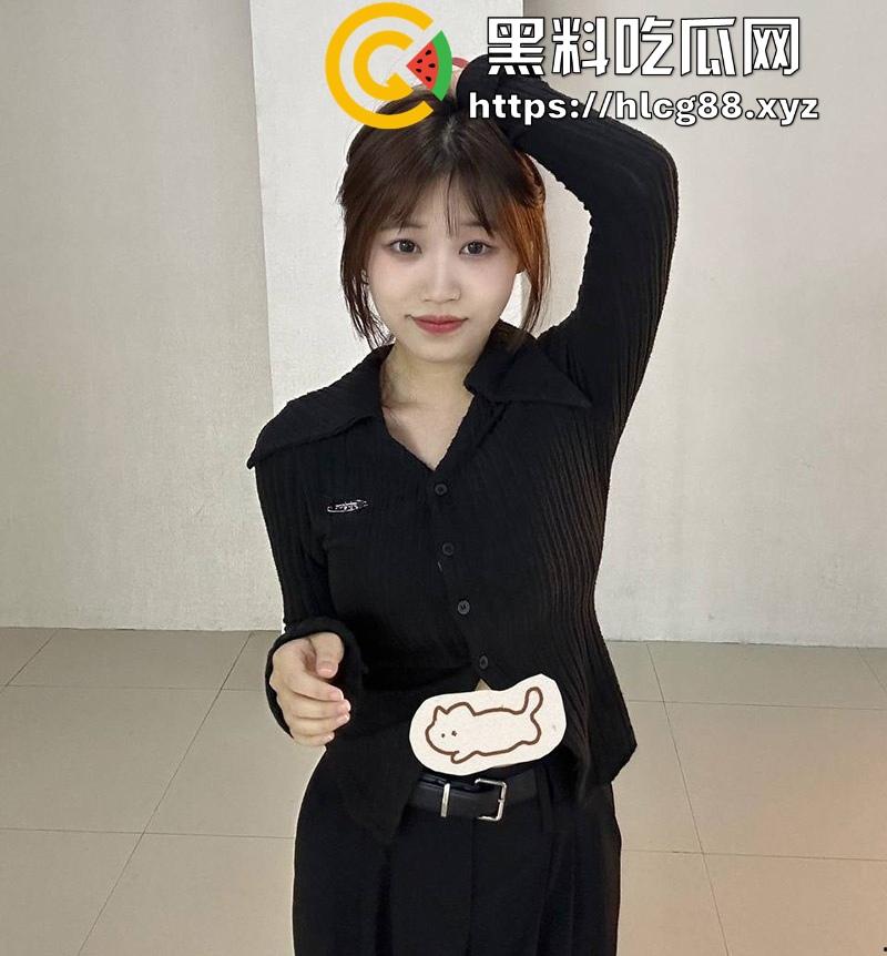 湖北师范大三嫩妹『礼温可』白皮骚狗勾魂反差婊，甜脸藏淫心，初操爽翻问群P不拒，饭后叫兄弟轮奸狂干！-4