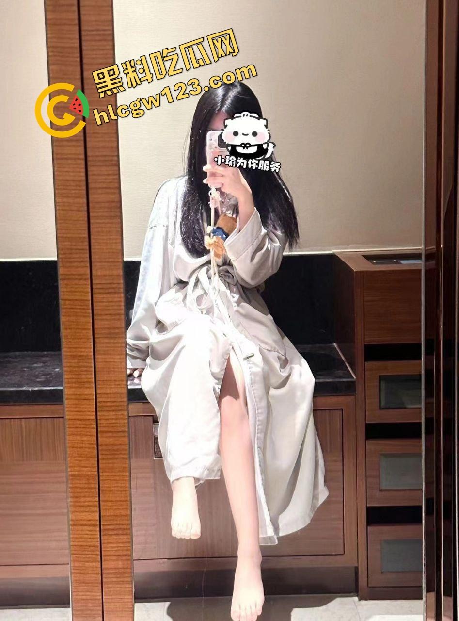 黑料吃瓜粉丝必看,京爷约炮太地道了,匡威妹子桌上一顿啪啪啪,就是不给看逼有点不厚道了!-1