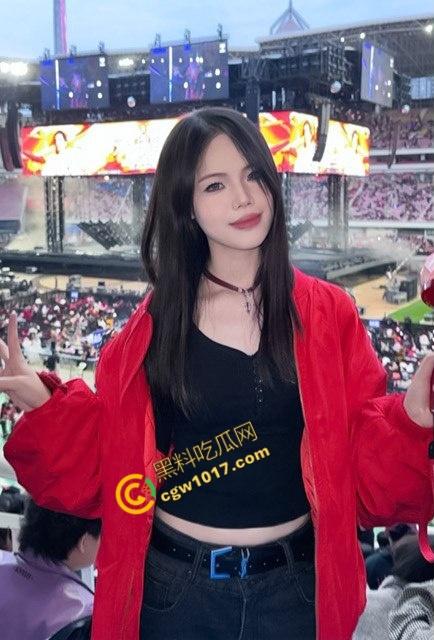 猛捅金融艳女！银行职员升职秘籍：深喉巨棒，翘臀翻滚，领导狂插爆鸡，人前淑女人后荡妇，极致淫乱视频曝光！-1