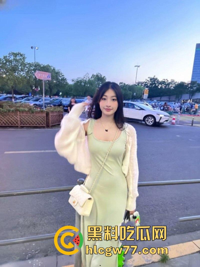 独家爆料 浙江无锡科技职业学院【方诗蕊】私密照流出 口交深喉技术爽翻男友 无套猛烈抽插校花叫不停！-3