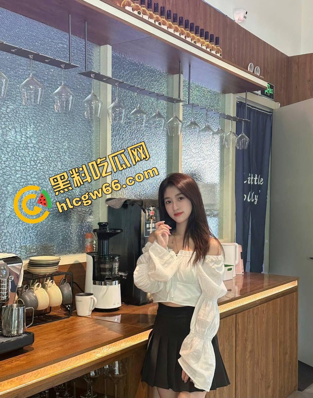 济南反差美少女『李甜甜』自愿献身领导，COS护士小女仆一条龙，白天是秘书，晚上成高级炮架！-1