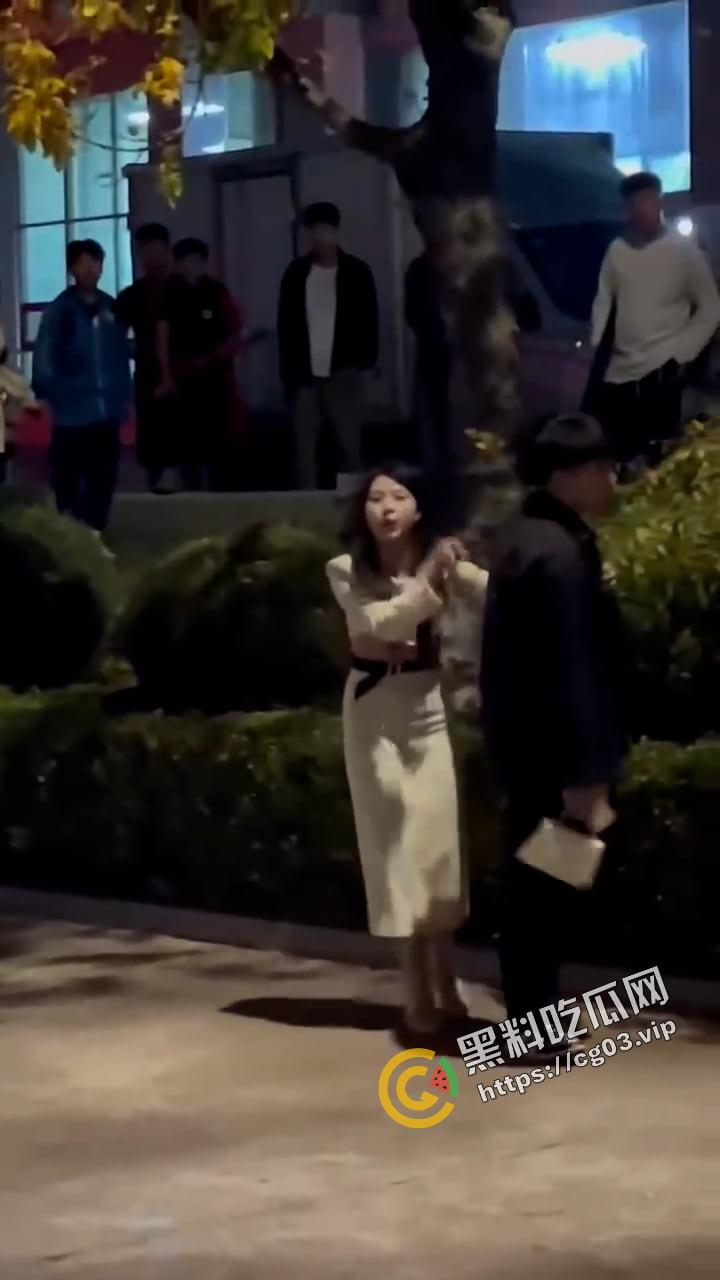 山东体育学院  男生出轨 女生打飞的过来兴师问罪 惊动全校 暴脾气是一点委屈都受不了-1