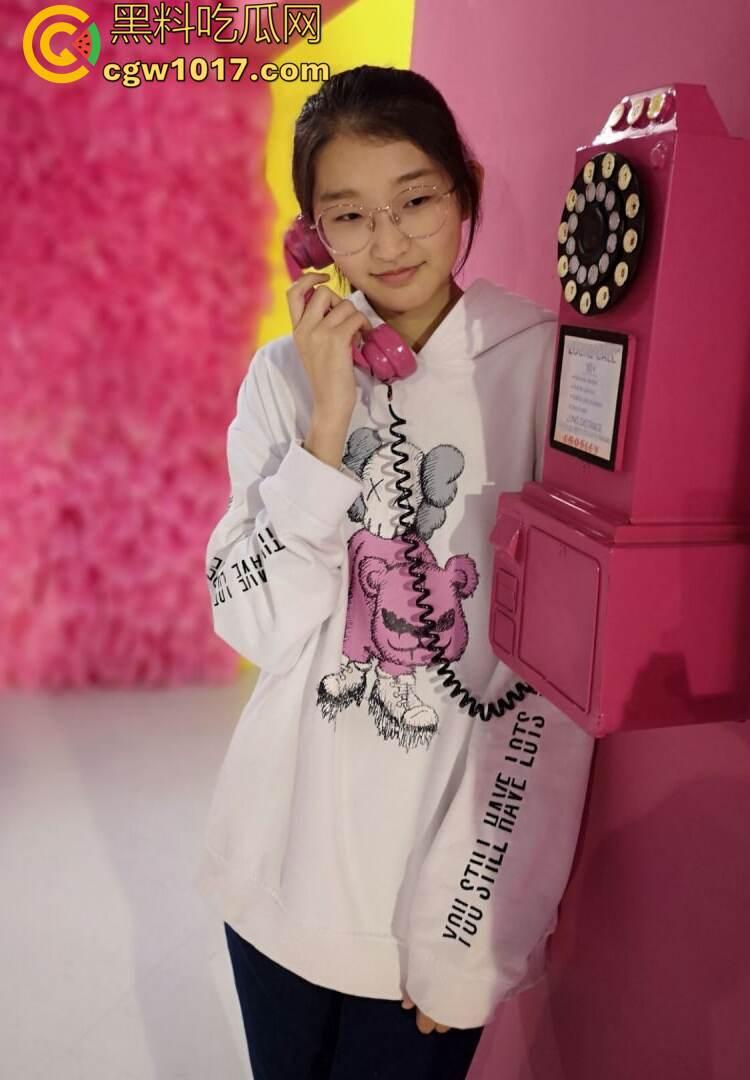 瓜友投稿：一顿海底捞＋一场电影成功拿下高二眼镜妹！嫩穴紧的差点夹爆鸡儿，可惜居然不是处了！-3