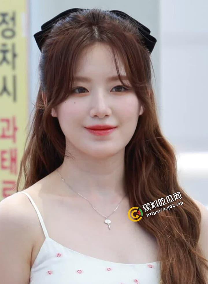 韩国女团 (G) I-DLE 台湾成员 叶舒华 露奶秀 跳舞时动作太大不慎漏点 现场表演真空上阵  褐色乳头小奶一览无余-4