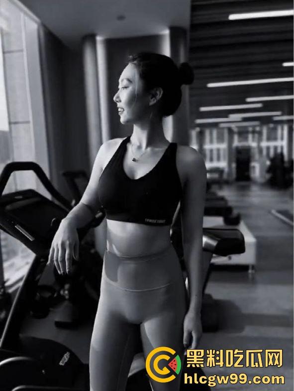 河南郑州健身教练【潘亚楠】白天猛上私教课，晚上酒店VIP陪练，5节课换一次房，业绩猛涨学员排队干！-3