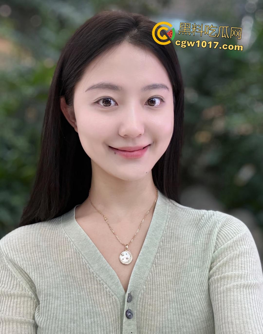 女王惩罚羞辱贱货男奴，蹲脸上撒尿后坐脸让毒龙舔屁眼，还掐奶头，男奴都快要憋死了！-1