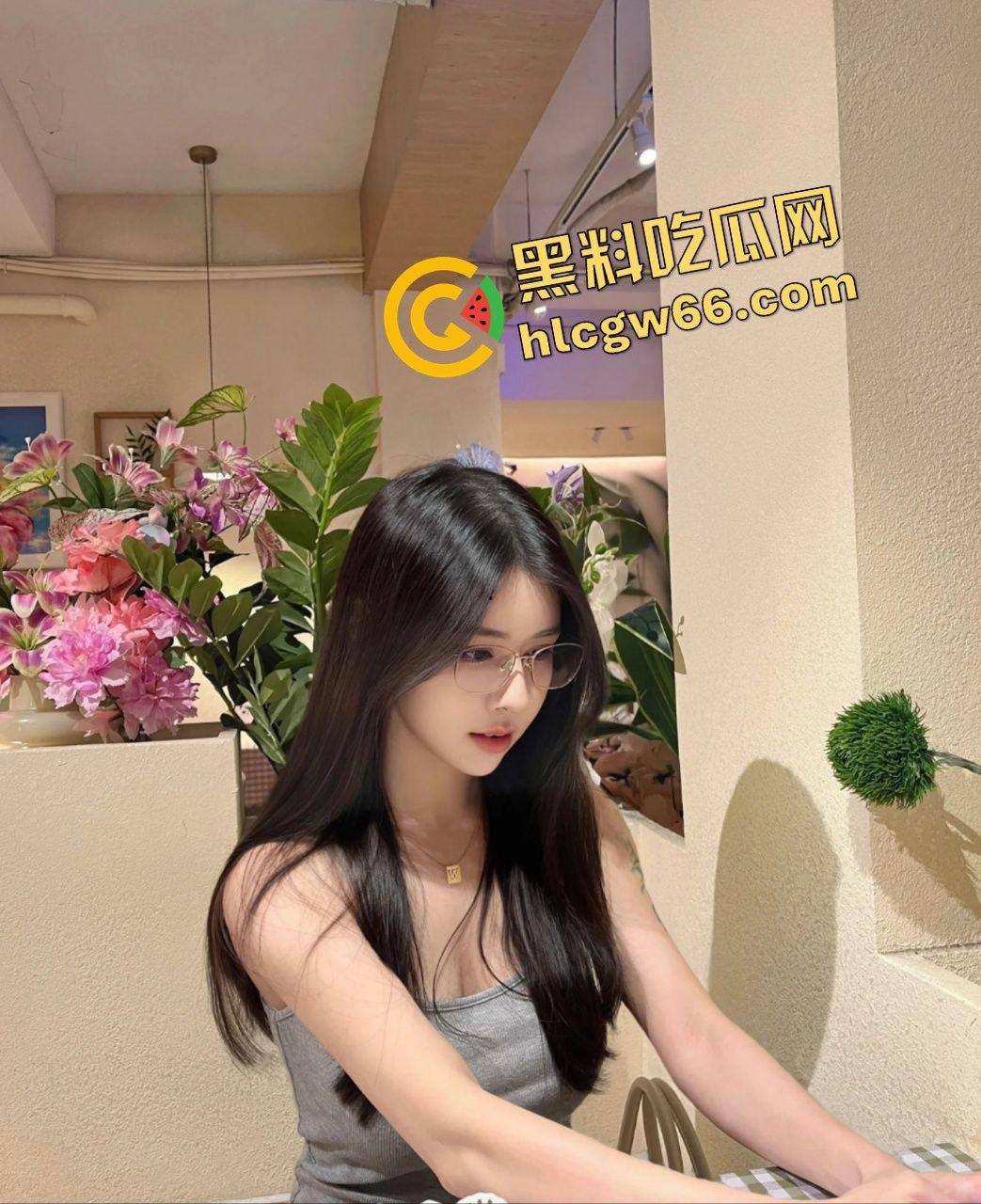 你以为是天生粉嫩?其实是鲍鱼打了三层滤镜,保养比你爱车还讲究,哥你操的是项目成果不是逼!-2