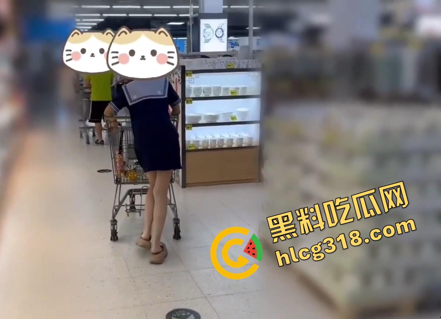 谁在超市开了恶魔模式?00后小萝莉骚货被调教到抽搐,开震蛋逛超市拿个薯片都夹腿哆嗦,夹着腿在抖!-6