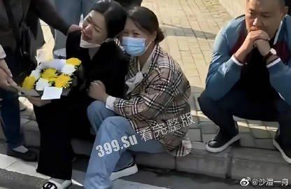 孩子校内被老师开车压死，母亲遭网暴，儿童节第二日从24楼一跃而下  坠楼后真实现场画面流出-6