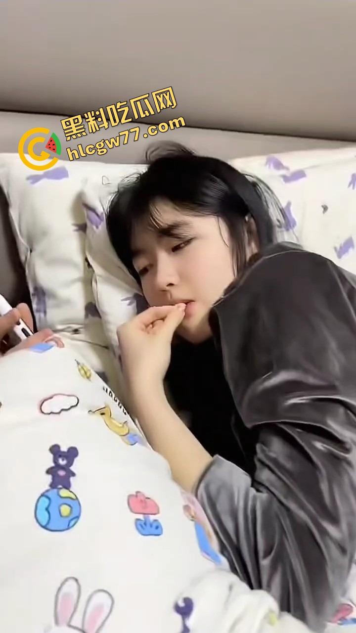 足控晚癌晚期患者现场发疯，明明有骚逼不草，非要拿脚打胶，精液都委屈！-2