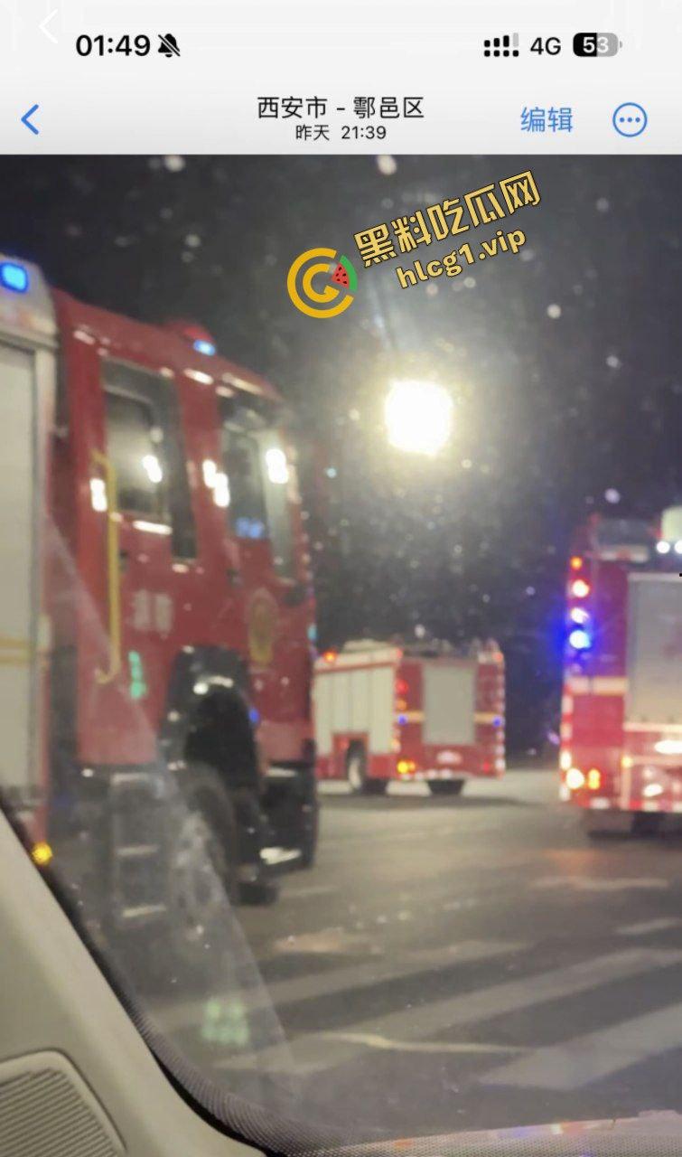 西安鄂邑张寨村 一涂料厂发生火灾!形成巨大黑色蘑菇云!-2