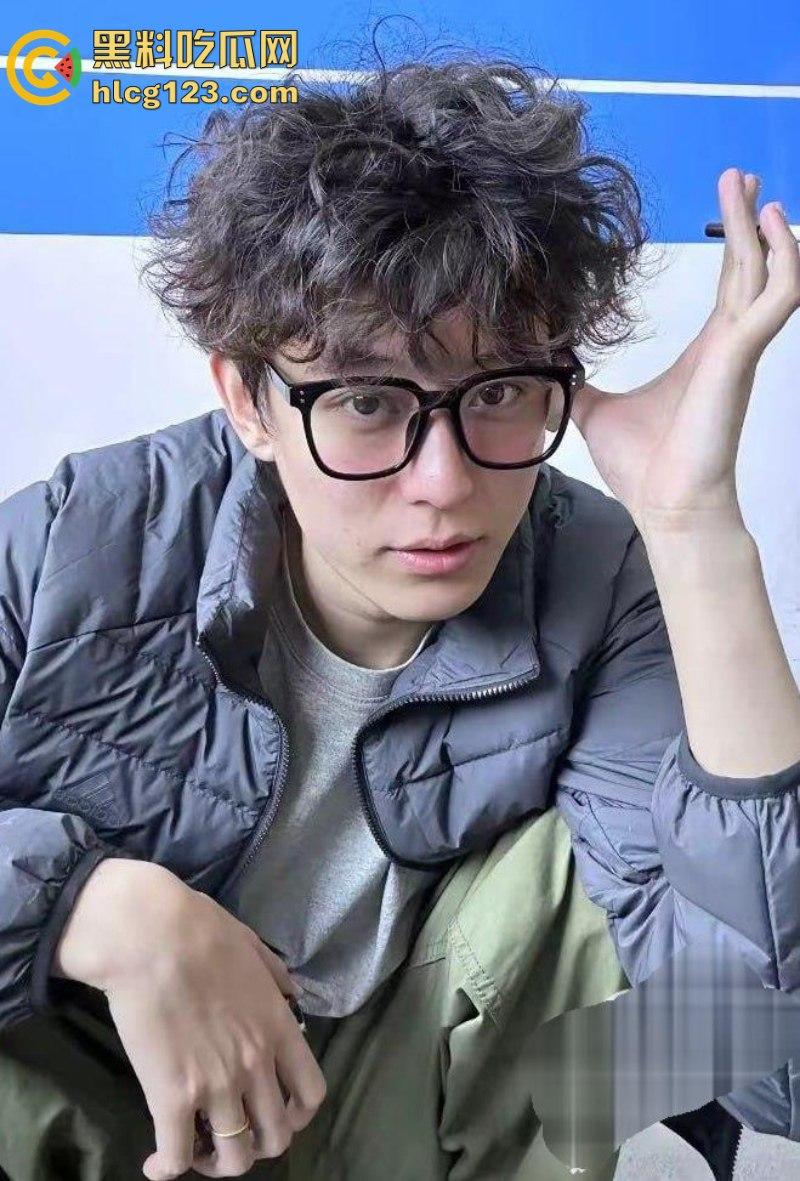 贵圈真乱！【九头身日奈】实名曝光男友【于谢顶】劈腿聊骚 同时吊五女 另附开房视频 真时间管理大师-4