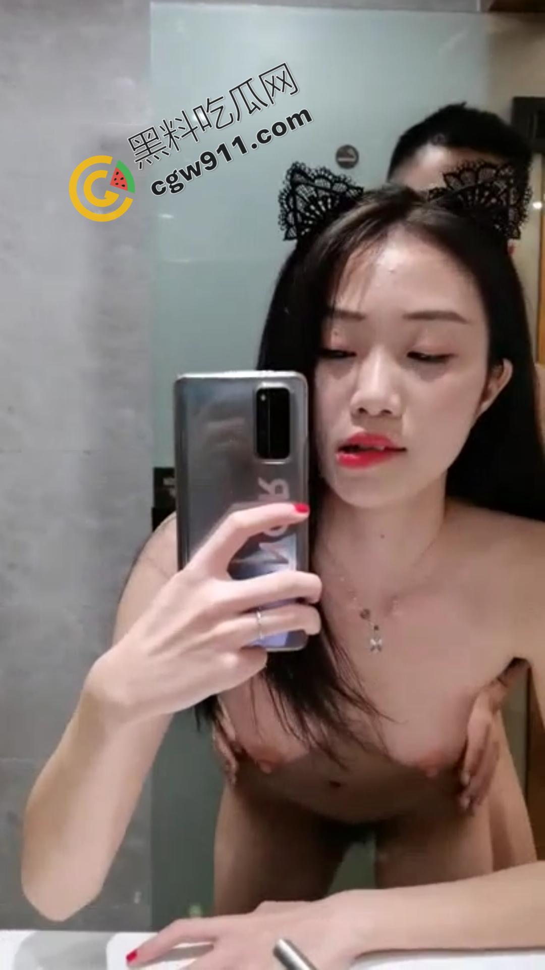 河南抖音博主【户晨风】酒店厕所大战女粉丝视频流出！白皙肌肤美乳乱颤，疯传全网激起狂潮！-5