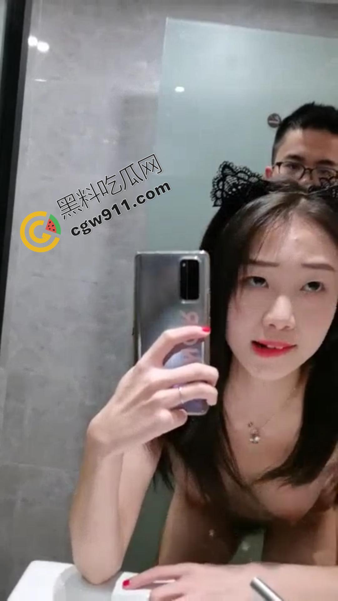 河南抖音博主【户晨风】酒店厕所大战女粉丝视频流出！白皙肌肤美乳乱颤，疯传全网激起狂潮！-6