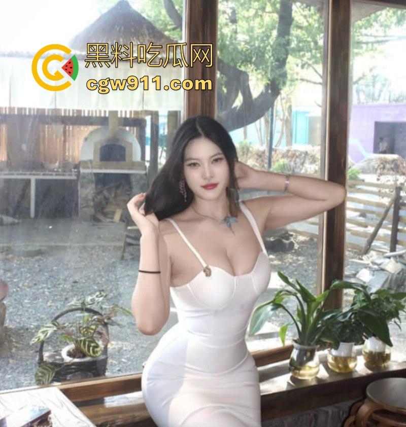 重金拿下抖音擦边御姐，白嫩巨乳火辣身材，女上骑乘后入猛操臀浪翻滚，口交吞精淫荡姿态完美暴露！-2