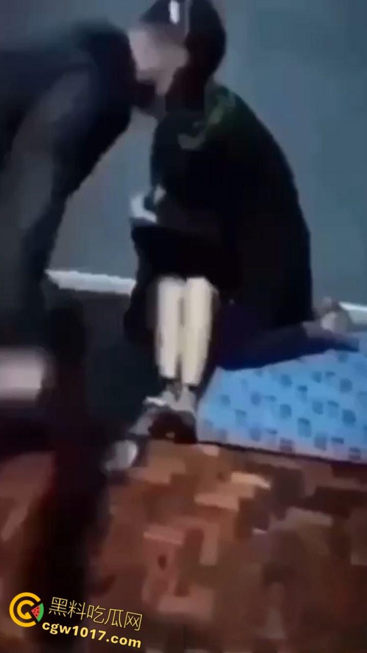 缅北电诈集团大量虐待女猪仔,四大家族之一魏家简直不把人当人,电击虐逼,拖鞋拍胸,虐待调教惨绝人寰!-3