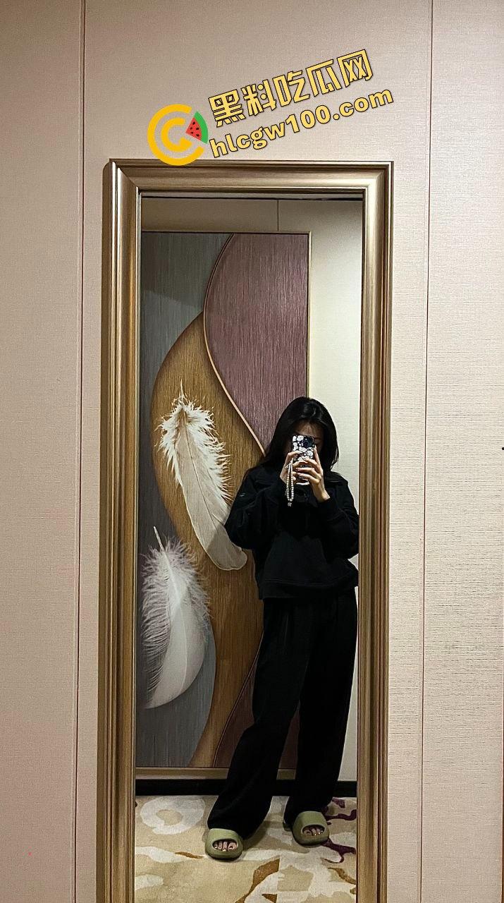 上海震旦职业学院反差骚鸡肉便器『王艺婉』母狗体质滥交无数 炮友情趣后入激烈做爱！原创独家曝光流出！-3