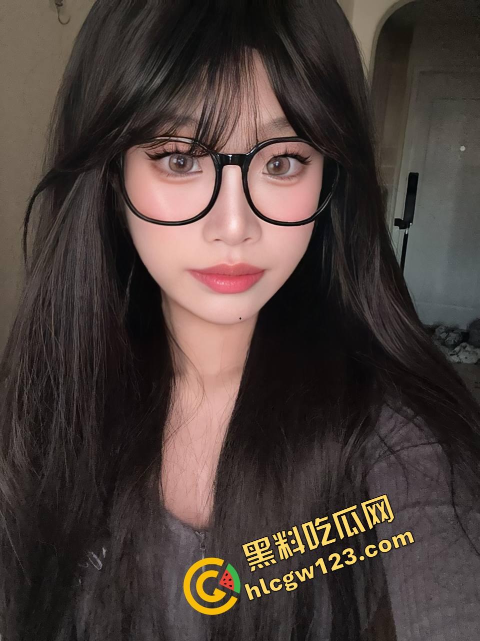 南宁财大【李婉】初恋脸装天使，床上脱衣比蟒蛇，奶像山臀像桶，又白又嫩又会叫的爆奶肥臀！-4