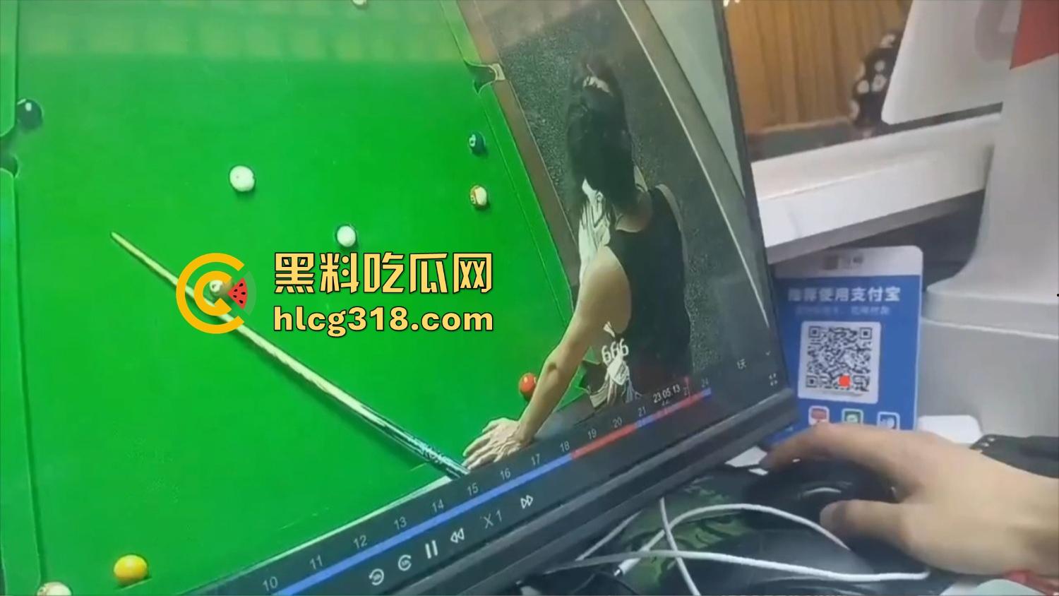 点个陪玩不打球，哥们台球厅现场抠逼上头，老板边抽烟边看监控笑了，抠个逼你也别忘了换手啊！-7