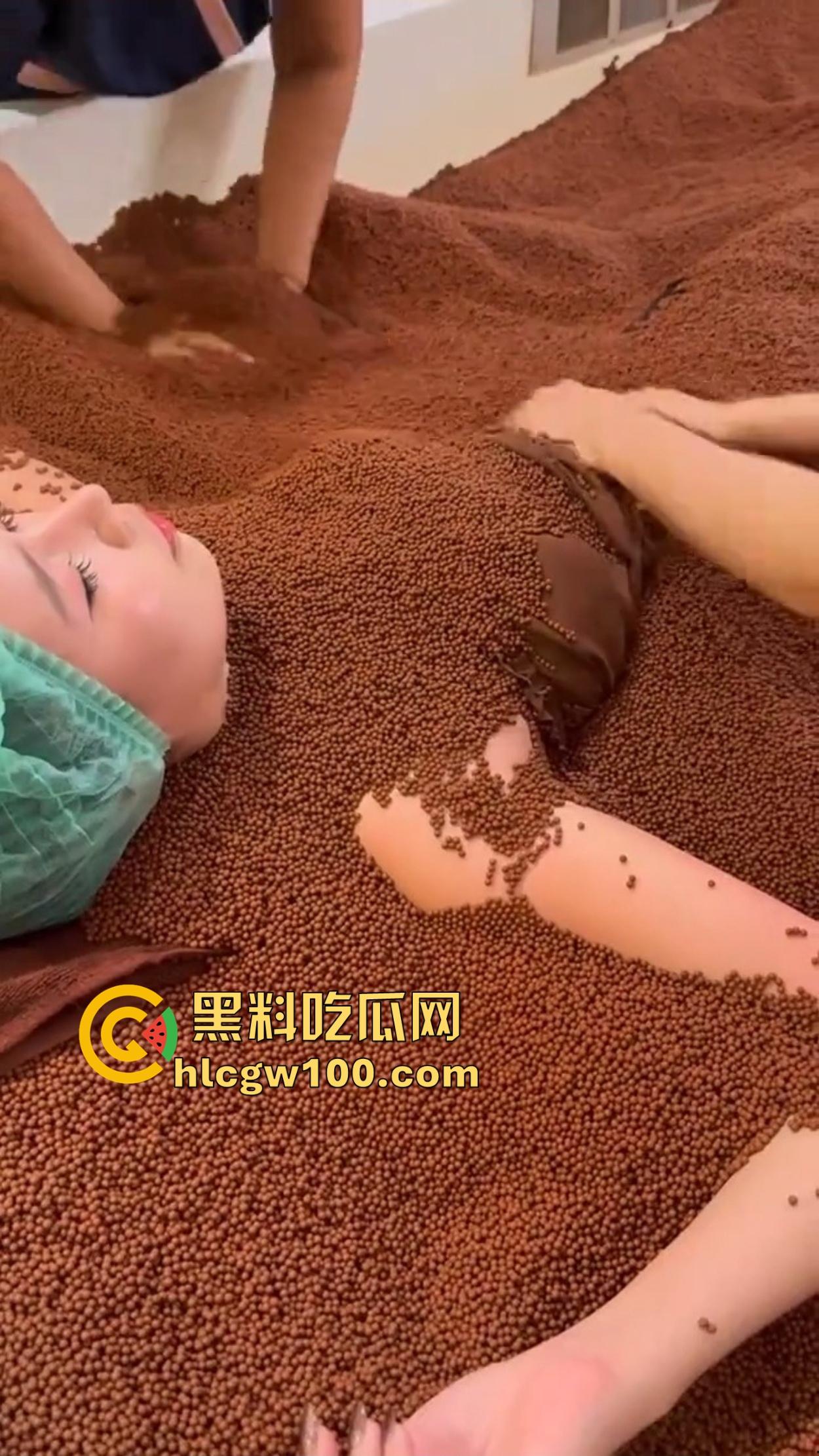 泰国水疗石按摩服务上线，石头泡澡新体验，花钱用石头按背做spa，这和火山石有啥大区别？-2