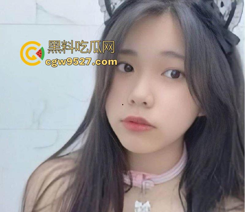 长春大学粉嫩清纯学妹【屠文蕾】宿舍自拍自慰，胆大不怕舍友发现，酒店为男友露脸口交，反差婊本色尽显！-1