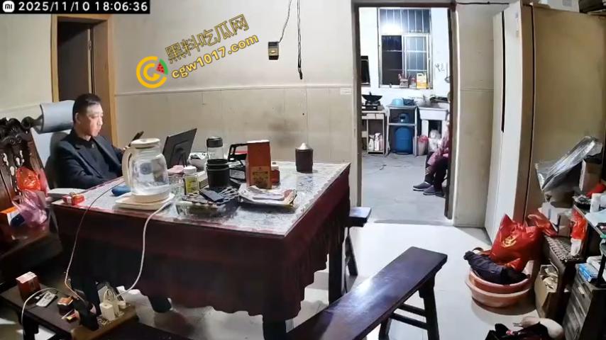 常州畜生儿子虐老母亲！惊天家暴视频曝光，白发苍苍母亲竟挨打场景不堪入目！-2