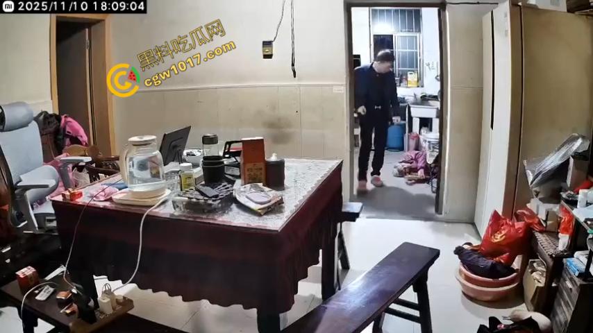 常州畜生儿子虐老母亲！惊天家暴视频曝光，白发苍苍母亲竟挨打场景不堪入目！-10