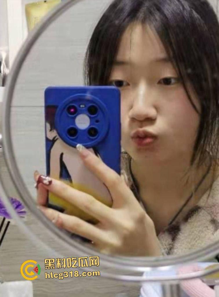 护士大学生毕业没住处去酒店给保安大叔足交!谁知这脚有黄皮茧,怎么足交大叔都硬不起来!-1