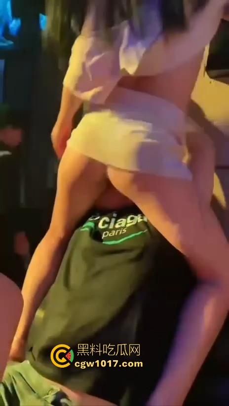 春霄一刻值千金！这种情况借钱也得上啊！灯红酒绿的生活谁不陶醉，极品女模身上骑，一月劳作全白干！-10