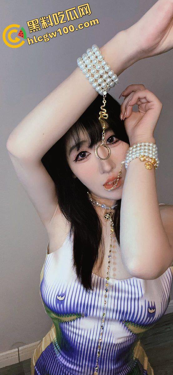 天津【郝天莙】按主人命令社死曝光,高颜值粉嫩白虎骚穴,纹身肥臀玩肛塞-2