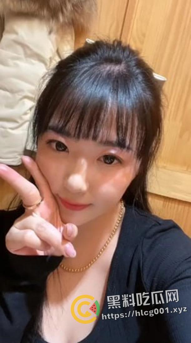 大同平城区反差婊 奶着孩子奶老公 乳晕和逼一般黑 美熟少妇 谁顶得住 被龟男老公流出-2