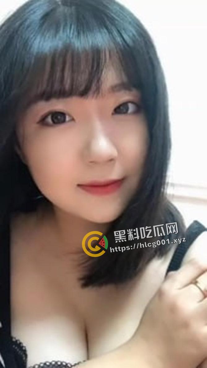 大同平城区反差婊 奶着孩子奶老公 乳晕和逼一般黑 美熟少妇 谁顶得住 被龟男老公流出-3