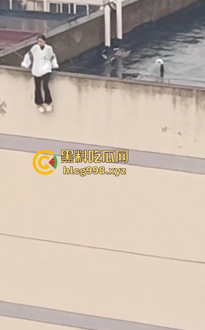 大哥临危不乱，消防队还在路上，徒手拯救跳楼女孩，你是哪里来的神仙！-3