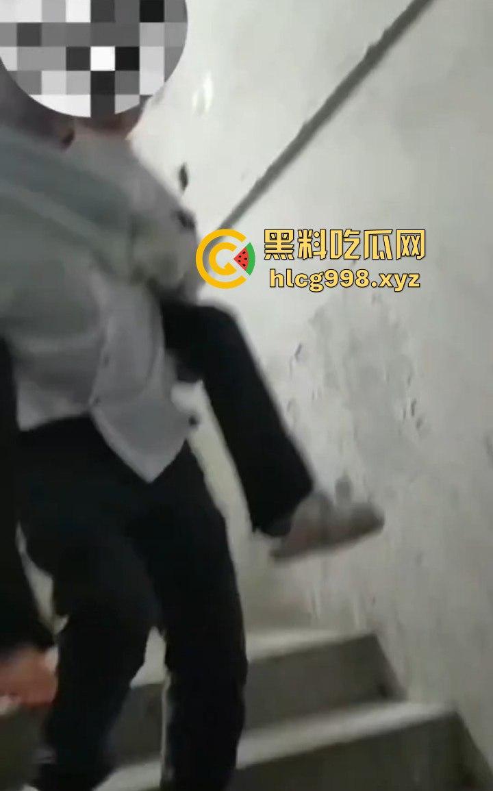 大哥临危不乱，消防队还在路上，徒手拯救跳楼女孩，你是哪里来的神仙！-11