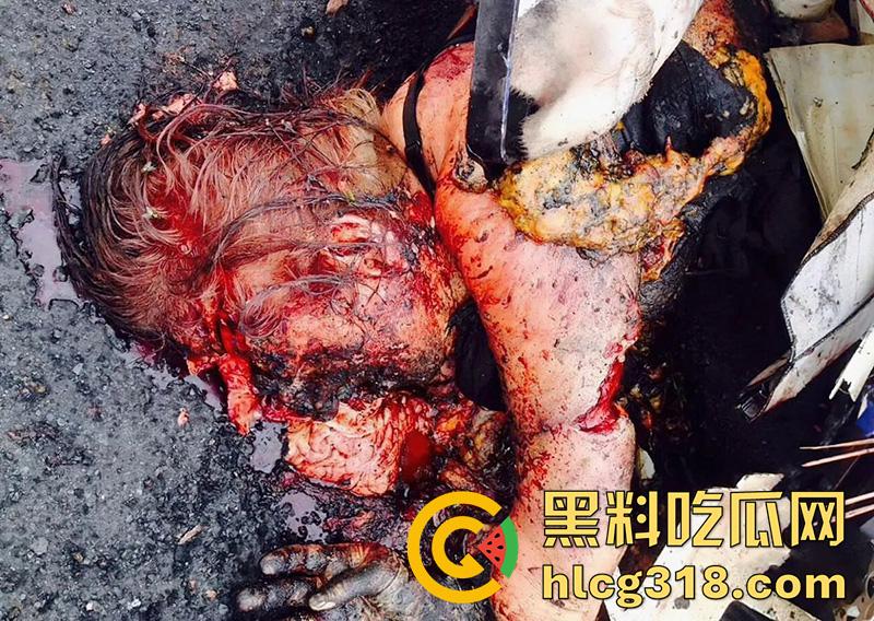 暗网流出尸海现场！马航MH17空难，遍地尸骸裸体女尸触目惊心，航空公司内部罕见画面胆小勿入！-6