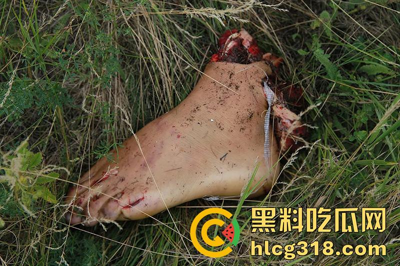 暗网流出尸海现场！马航MH17空难，遍地尸骸裸体女尸触目惊心，航空公司内部罕见画面胆小勿入！-13