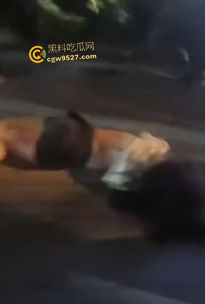 9月2日晚上广州海珠鹤洞桥底，合创汽车开智驾直接冲撞行人，连幼童都撞飞了，这智驾怕不是失了智吧？-6