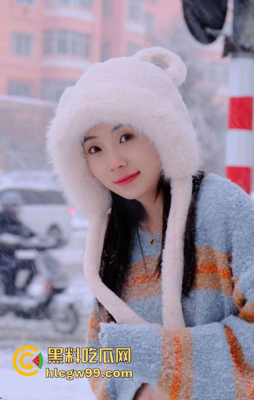 大连师范学院【吴美芳】清纯惹人怜,校内无数人的理想初恋,露脸裸聊视频遭曝光流出!-3